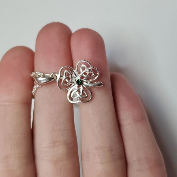 Saint Patricks day lucky clover necklace ~ 16 inches made by Avon 2010 - Picture 2 of 8